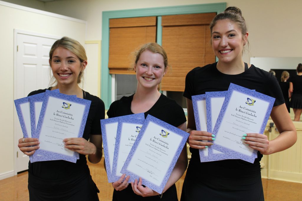 senior-dancers-with-grade-exam-certificates